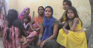 Man Dies In Bank Queue In Uttar Pradesh, Family Blocks Traffic |