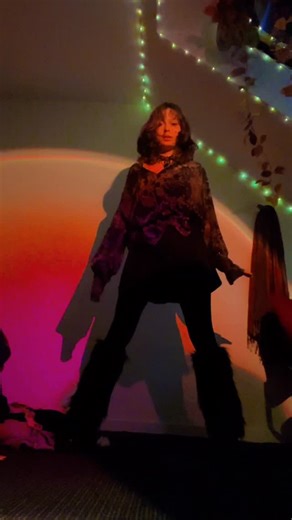 ꋪꁏꌈꁍꏹ ⭐️ ꌚꋖꁲꋪ on Instagram: "I FINALLY FIXED MY SUNSET LAMP EVERYBODY CHEER love this song ik im late to the trend okkkk #dance #dancetrend #afrobeats"
