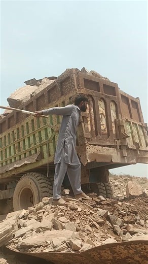 "Extreme Rock Crush Test – Crushing Anything Under Giant Stones!"