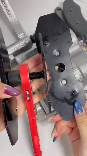 Thanks to the 360° Car Brake Caliper Tool, you can now change your brake pads without exerting tons of effort! Car maintenance made easier for you!Save on expensive brake pad replacements and your time! | Shoppyla.shop | Facebook