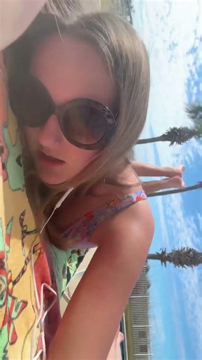 Stressed out #lipsyncs #tanning #vacation