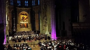 I Cantori Veneziani e l'Orchestra LOV ci hanno regalato una intensa serata di meditazione sulla pace e la fraternità universale per onorare il ricordo di Mara Bortolato. Grazie al presidente dei Cantori Vanni Vianello e alla direttrice Diana D'Alessio. L'esecuzione di "The Armed man. A Mass for Peace" di Karl Jenkins si inserisce perfettamente nello spirito di questo anno in cui la Basilica dei Frari ricorda i 500 anni dell'inaugurazione della Pala dell'Assunta del Tiziano. Maria, onorata da tut