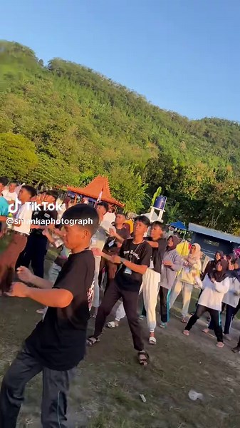 Senam Maumere: Gerakan dan Lagu Terfavorit