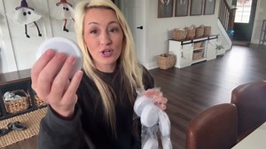 LED Puck Lights with Remote Control, Under Cabinet Lighting Stick on Tap/Push Lights, Battery Operated Closet Lights, Wireless Led Wall Light for Bedroom, Under Counter Light for Kitchen,2 Pack