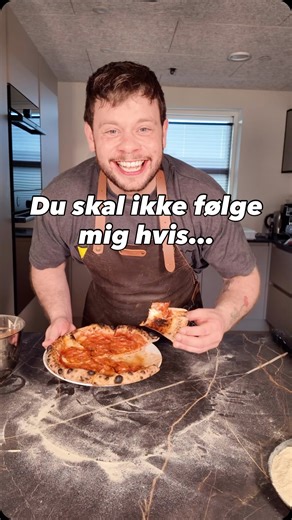 Lasse Hoffmann | Let’s dough this!🍕 on Instagram: "Du skal ikke følge mig, hvis du kun vil se perfekte pizzaer.🍕 Her kommer der fejl, gak og løjer, for meget sauce, eksperimenter og rigtige resultater. 🥳 Jeg viser processen – ikke kun highlight reel’en. ✌️ Hvis du vil lære, grine og blive bedre sammen med mig… så er du landet det rigtige sted 🔥🍕 Tak til dig der allerede følger med, liker, deler dine tanker i kommentarfeltet, deler og gemmer mine ting! Selvom du måske ikke tænker over det, s
