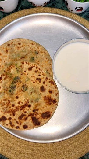 Hari pyaaz ka paratha😋 #mummykiduniya21 #food