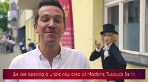 Looking for thing to do in Berlin this Summer? ☀️ Our friends from Madame Tussauds Berlin are getting ready to launch a very special exhibition later this month: Berlin 100! From the Golden Twenties to the City of Freedom. ✨🇩🇪 ✨ 🌟 Madame Tussauds Berlin is thrilled to invite its visitors to experience the most defining and impressive moments of Berlin's last 100 years up close and personal. 🕺🏻💃🏼 In the brand-new, over 200 m² interactive area, guests can expect to meet 18 fragrant personal