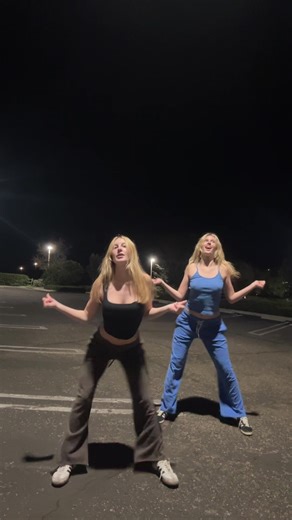 new dance!!!! dc: us #duo #newdance #dancetrend #womanizer #britneyspears