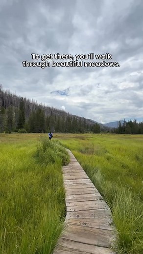 The Devil’s Kitchen. With a name like that, this spot has a lot of hype to live up to! So does it? Yes, yes it does! Not only is The Devil’s Kitchen incredible, but the hike to it is just as mesmerizing 🥹 You’ll start off hiking through a forest, crisscrossing a river, over boardwalks, and then through a breathtaking meadow. When the steam vents of the Devil’s Kitchen finally come into view, it’s impossible not to feel a sense of awe set in! 🥾 Here’s all the details you need to know! - Name: D