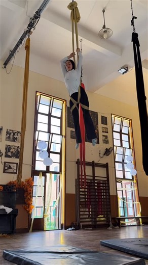 Menna Yehia on Instagram‎: "One step stronger, one drop braver.💃🏻 #aerialhammock #aerialyoga #aerialfitness #aerialarts #wellnessjourney #strengthandflexibility #drop #hammockdrop #circus ايريل #ايريل_يوغا #تمارين #لياقة #مرونة #نمط_حياة #رياضة Do you want the tutorial ?"‎