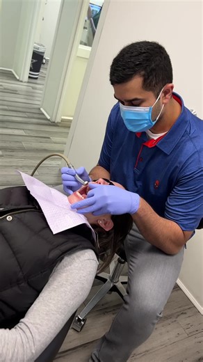 Taking proper care of your mouth is essential when wearing a fixed retainer, as the appliance can easily become impacted with tartar and plaque. To reduce the chances of buildup, it’s important to take preventative measures while using the device. Although regular brushing is important, incorporating additional elements into your dental hygiene routine may be beneficial. These can include flossing with a floss threader nightly and using a waterpik to ensure that food particles lodged between tee