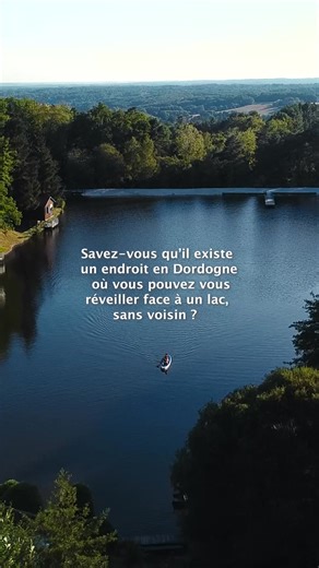 Un secret bien gardé en Dordogne... ✨ Imaginez un réveil différent. Ouvrir les yeux sur un lac paisible. Ne voir personne à des dizaines de mètres. Entendre uniquement le chant des oiseaux. Ce n'est pas un rêve, c'est Parenthèses Imaginaires 😉 Un domaine nature de 27 hectares où l'espace n'est pas un luxe mais une évidence. Ici, pas de camping saturé, pas de voisins collés, pas d'animation imposée. Juste vous, la nature, et tout l'espace dont vous rêviez. Un havre de paix préservé à 2h de Borde