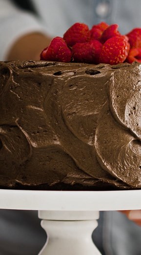 Tender, rich, and blissfully chocolatey, our newest chocolate cake mix has only 2g of net carbs per serving. (We’re already ready for seconds!) Grab a box today: https://bakewith.us/KetoChocolateCake Try our other keto mixes: https://bakewith.us/KetoMixes | King Arthur Baking Company