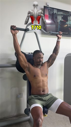 #CapCut lap pull down machine #fitnessmotivation #gymtok #bodybuilding #fyp