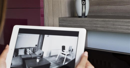 Au travail, Romain reçoit une alerte de son système d’alarme et reste sans voix : « Il y avait plein de personnes chez moi, avec des casques et des armes… »