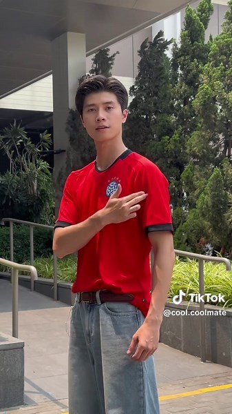 Sắp tới mùa Ăn - Ngủ cùng Bóng Đá rồi! 😁 Áo mình mặc thuộc BST chính thức của Coolmate với World Cup luôn nha. Ae sắm ngay thoi #coolmate #thoitrangnam #blokecore #fashion #worldcup
