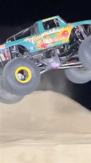 The Haymaker goin’ WILD 🥊 🔥 #2026 #may #monstertruck #virginia #virginiabeach #freestyle #crash