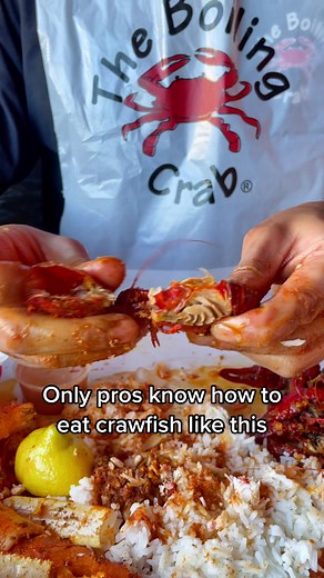 How to Eat Crawfish the Correct Way | Cajun Food Technique