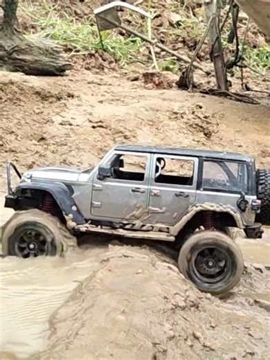 RC Jeep Wrangler Rubicon MN128 Gets Stuck in Deep Mud!