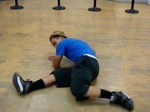 How to Breakdance | Basic Footwork & Freeze