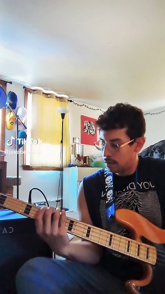 getting my bass chops back up to skill 🙂 #bass #slapthebass #slapbass #change