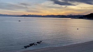 CEUTA ES ASÍ | El Sol ya empieza a esconderse en Ceuta un día más... Mientras tanto, los cielos y aguas caballas regalan estas impresionantes vistas a todos aquellos que las quieran disfrutar desde cualquier parte del mundo 🤩🌍 | El Pueblo de Ceuta