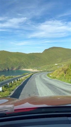The Atlantic Drive on Achill is a fine aul route to follow, especially if you're visiting the island for the first time 🗺⁠ ⁠ It'll take you the island's main attractions, like Minaun Heights, Ashleam Bay and, of course, the mighty Keem Bay 😍⁠ ⁠ A fine aul spin outside of the busy summer months (if you are visiting during summer, try and do it early morning) | The Irish Road Trip