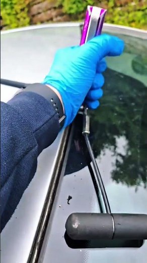 How to Remove Car Glass Sealant #AutomotiveTips #MechanicLife #AutoEducation #DIYMechanic #shorts