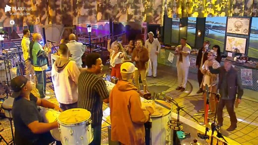 18K views · 365 reactions | Na noite desta sexta-feira (22), os peões caíram na dança ao som de “Deixa em off”, música da Turma do Pagode. A banda foi a responsável pela trilha sonora da festa da semana e não deixou ninguém parado durante o show ‍♀️  Assine o #PlayPlus e tenha acesso à transmissão 24 horas de #AFazenda com 6 sinais exclusivos: PlayPlus.com! | A Fazenda | Facebook