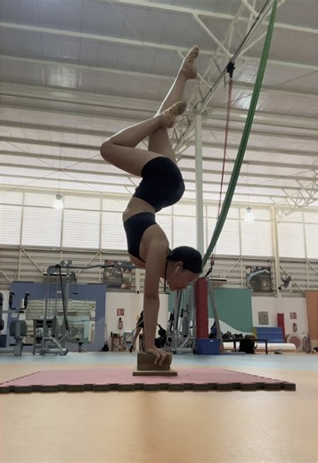 #flexibility #contortion #contortionist #handstand #training #gym #backbendchallenge #asian #mexico #asiangirl