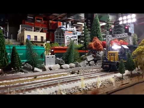 Lionel EMD SD40 CSX#4617 with the C&O still on the sides.