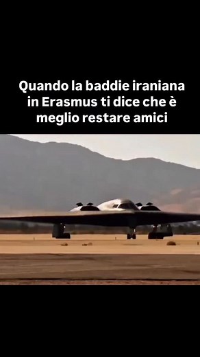 Mark Molnar on Instagram: "✈️ Si chiama B-2 Spirit. Costa 2 miliardi. E può volare nel tuo spazio aereo… senza che tu te ne accorga. Non è un aereo. È un'ombra volante. Nessuna fusoliera. Nessuna coda. Solo un'ala nera da 52 metri, disegnata per assorbire radar, suono, calore e persino sguardi. 🧠 Completamente instabile per natura: se i computer si spengono, cade come un sasso. Ma con i suoi sistemi fly-by-wire, resta perfettamente sospeso nel silenzio. Invisibile. Imprendibile. 💣 Trasporta fi