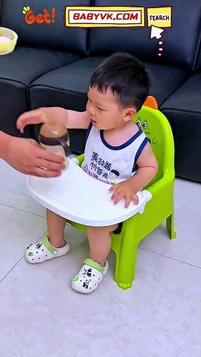 Removable Tray and Easy-to-Clean Design – Convertible Baby Feeding Chair! #MomLife