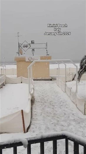 Rimini Beach⛱️ 6/1/26 #italy ##italia #rimini #snowday #riminibeach #giornatadineve #familia ♡♡♡♡