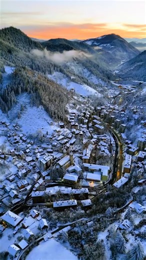 Craig 🔹The Scottish Guy on Instagram: "My work takes me wherever the project is. One week it’s a city skyline, the next it’s somewhere remote with a drone in the air and a tight timeline. As a digital nomad, I need internet that works globally, not just when I finally find decent WiFi. I’m constantly backing up footage, sending files, and managing projects on the move. Holafly Plans keeps me connected with one eSIM installation and one monthly price. Unlimited data in more than 160 destinations