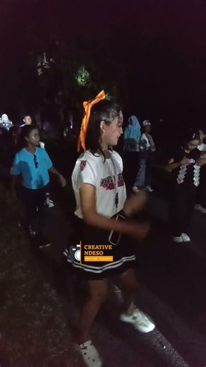 adik kecil yang cantik di karnaval
