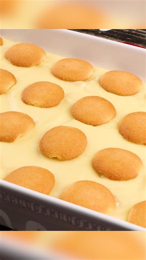 Delicious Homemade Banana Pudding! This recipe is rich, creamy and taste much better than instant pudding. You must give it a try. To have the recipe sent directly to your inbox comment "send recipe". #homemade #homemadebananapudding #bananapudding | Soul Food Cooking