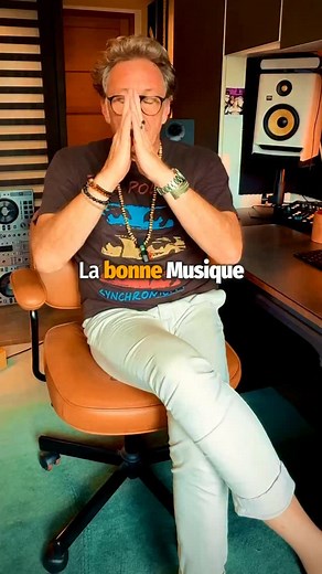 🎉 Plongez dans l’univers magique de la bonne musique! Elle a le pouvoir d’unifier chaque grain de sable 👥 sur la piste de danse Êtes-vous prêts à sentir les vibrations 🌌? Partagez vos expériences! #Musique #Harmonie #Danse #Émotions #Vibrations | Lo Benz