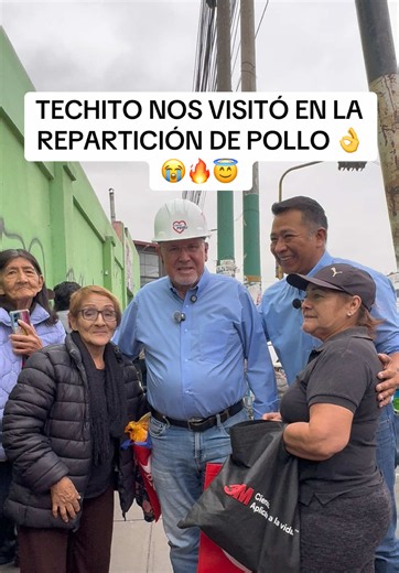 Techito Bruce visitó San Martín: momento emotivo en la repartición de pollo
