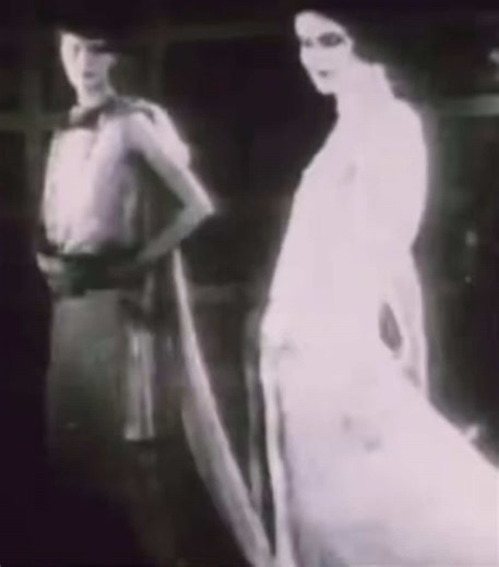 Exploring the Flapper Lifestyle in the 1920s