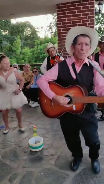 Videos de Conectando el Salvador (@conectando.el.salv) con “sonido original - Conectando el Salvador”