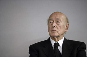 Son échec en 1981 a été une surprise mais surtout une claque pour lui. Valéry Giscard d'Estaing a beaucoup souffert de ce désaveu à la présidentielle et du triomphe de son vieil adversaire politique, François Mitterrand. Charles Jaigu, journaliste au Figaro Magazine, revient sur cette défaite qui va ringardiser «VGE». | Le Figaro