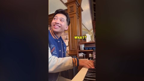 She Raps Mockingbird in a Restaurant – Live Performance