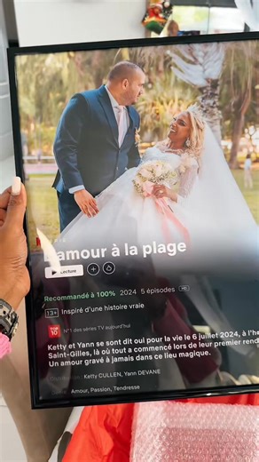 🎁 Vous cherchez une idée cadeau originale ? Offrez un cadre Netflix personnalisée avec une photo, un titre et une histoire, à offrir à la personne de votre choix ! 🥰 Pour commander votre cadre il suffit de : 1️⃣ : Aller sur le site ➡️ flixme.fr 2️⃣ : Choisir un design pour le cadre 3️⃣ : Personnalisez avec les infos 4️⃣ : Commander son cadre Livraison rapide à la Réunion 🇷🇪 | Flixme - Affiches Personnalisées