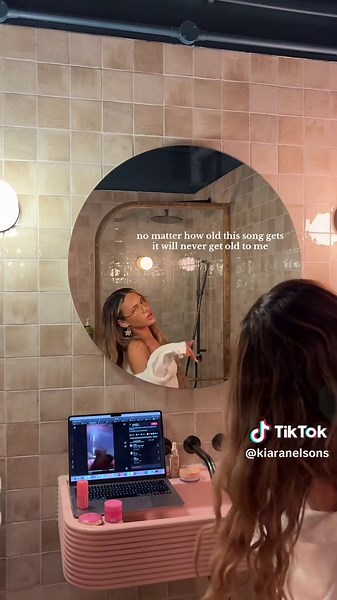 Nostalgic Vibes: Classic Rap and Love Songs