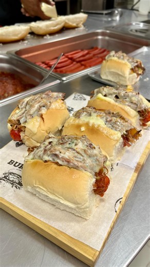 Dogão Maneiro Dogueria ⚡️🔥 on Instagram: "Vou te falar quem é o fracassado aqui 🤔😡 O deserto também faz parte dos planos de Deus 🥹🙌🏼 Antes do maior retorno da Apple, Steve Jobs passou por um deserto. Foi afastado, desacreditado e ficou em silêncio. ⠀ Na Bíblia, Jesus também foi levado ao deserto antes de começar Seu ministério. ⠀ O deserto não é rejeição. É processo. É Deus tratando caráter, alinhando propósito e nos ensinando a esperar no tempo certo. ⠀ Quem entende o deserto não abandona