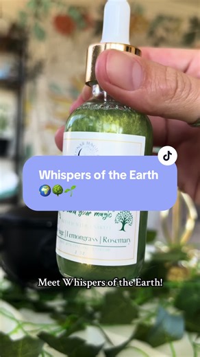 🌍✨ “She’s the sound of rain on moss, barefoot walks, and deep breaths of forest air.” ✨🌿 Meet Whispers of the Earth, a grounding & reconnecting body oil for when your soul needs to return home to nature. 🍃 🍃 Clary Sage for clarity & calm 🍋 Lemongrass for energy & cleansing 🌱 Rosemary for focus & renewal 💚 Infused with Unakite — a stone of balance, emotional healing, and gentle grounding. It brings you back to center and reminds you that you are one with the Earth. 🪶✨ Use it before medita