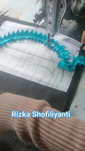 6.8K views · 98 reactions | Circular pattern Use denim thread Needle no 18 #sewing #patchwork #zerowaste | Rizka Shofiliyanti | Facebook