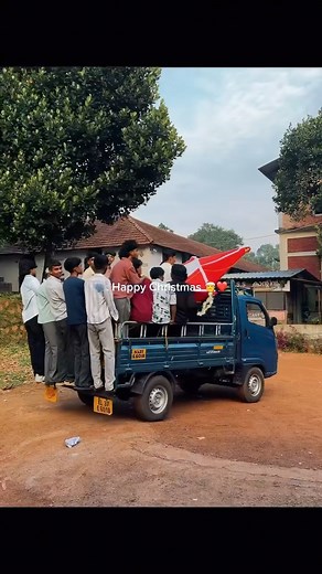 ചെമ്പകശ്ശേരി on Instagram: "ഈ ക്രിസ്മസ് ഞങ്ങൾ ഇങ്ങോ എടുക്കുവാ..!!😙🎅 . . . . . #trending #christmas #fyp"