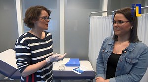 In Heerlen wordt een nieuw wapen ingezet om overgewicht te bestrijden: de maagballon. De ballon van polyurethaan lost na vier maanden op in het lichaam. | L1 Nieuws